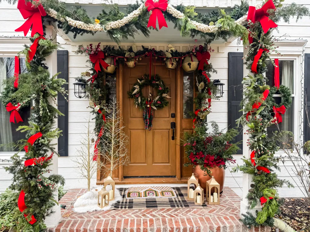 Decorated porch or patio 5