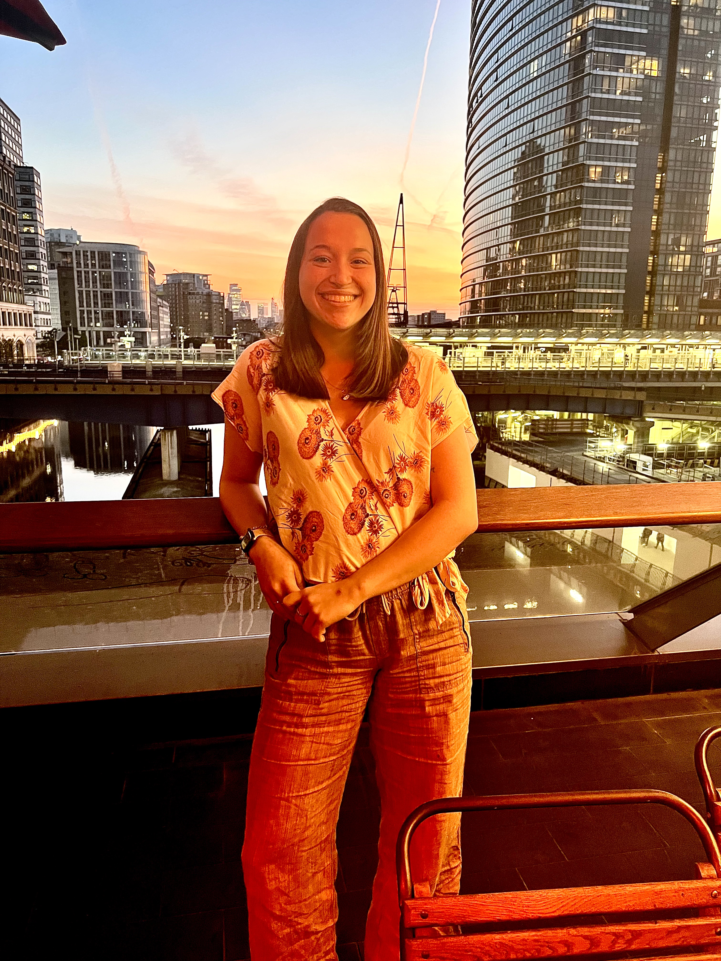 Ella Stephens al atardecer en Londres