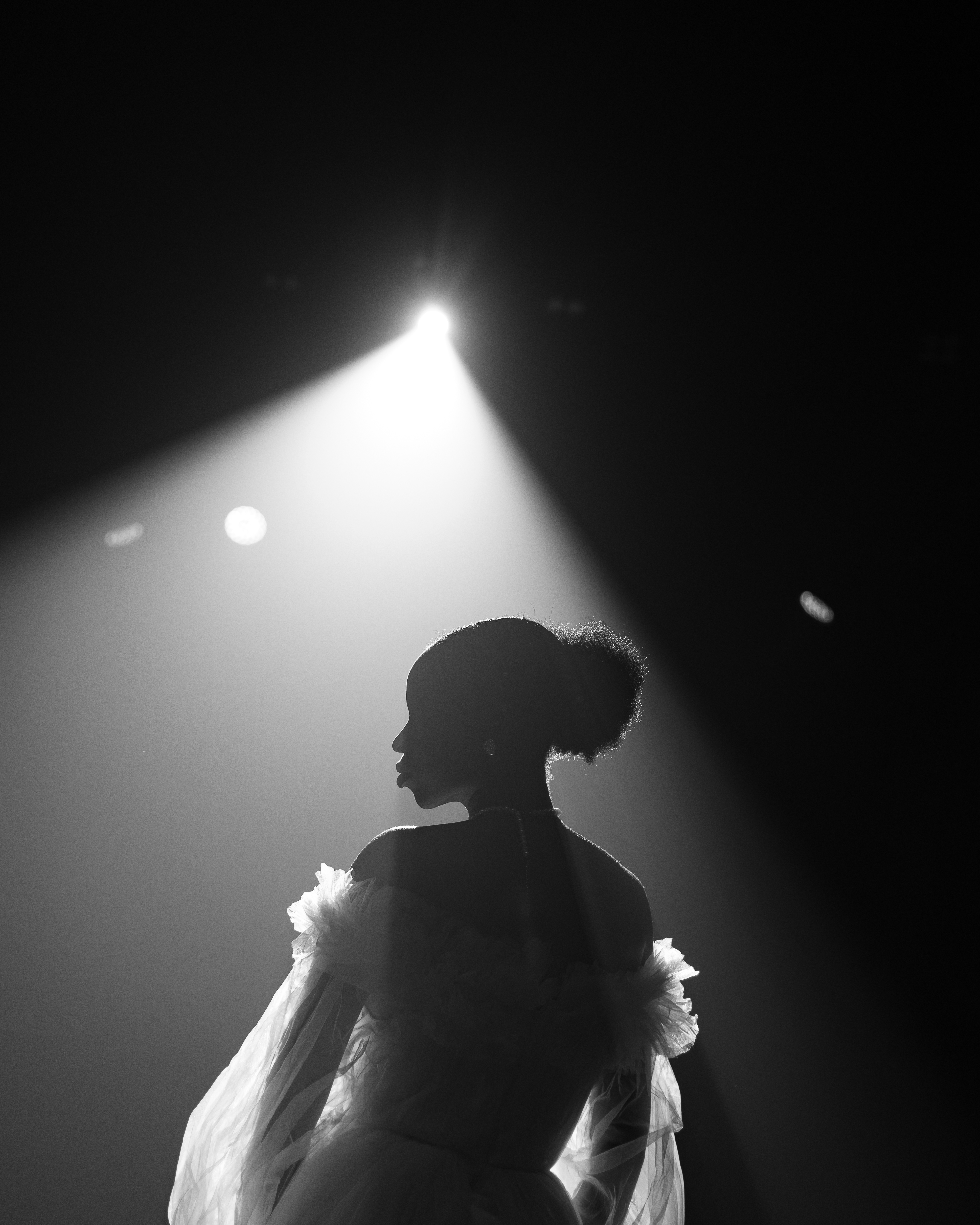 Performance lighting during a Livemusic Studios production
