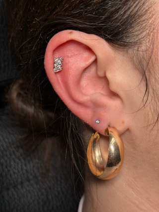 Sterile body piercing with premium jewelry